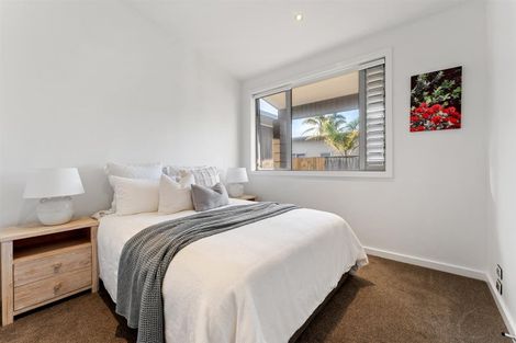 Photo of property in 39 Paraoa Crescent, Omaha, 0986