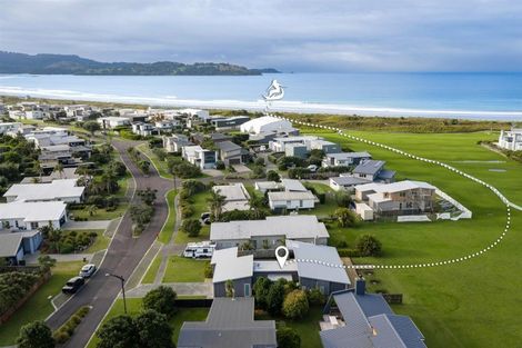 Photo of property in 39 Paraoa Crescent, Omaha, 0986