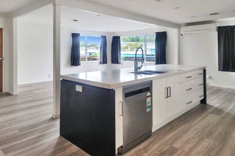 Photo of property in 32 Becker Drive, Weymouth, Auckland, 2103