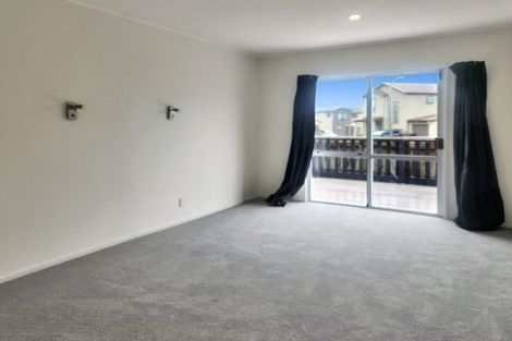 Photo of property in 32 Becker Drive, Weymouth, Auckland, 2103