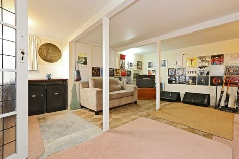 Photo of property in 17 Selwyn Road, Hospital Hill, Napier, 4110