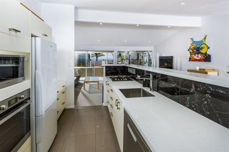 Photo of property in 2/64 Seaview Road, Castor Bay, Auckland, 0620