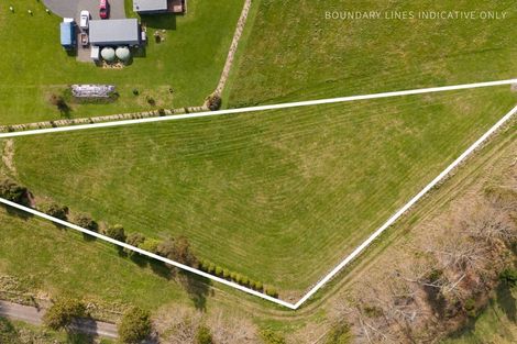 Photo of property in 70 Parerohi Grove, Kuratau, Turangi, 3381