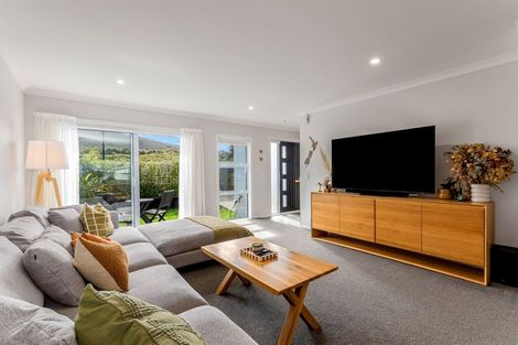 Photo of property in 53 Karearea Avenue, Kenepuru, Porirua, 5022