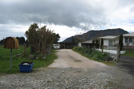 Photo of property in 115 Central Takaka Road, Takaka, 7183