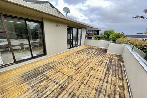Photo of property in 1/4a Beresford Street, Bayswater, Auckland, 0622