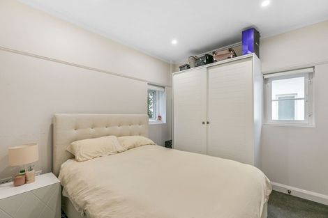 Photo of property in Fountain Court, 2/48d Oriental Parade, Oriental Bay, Wellington, 6011