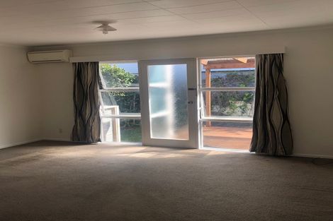Photo of property in 2/20 Sheridan Drive, New Lynn, Auckland, 0600