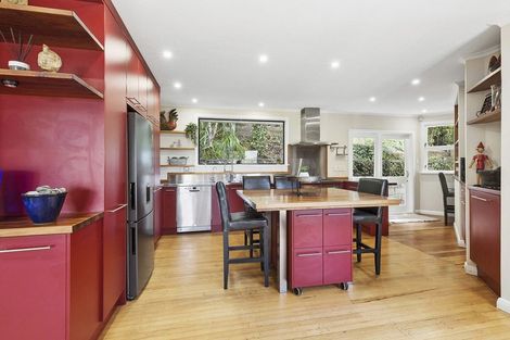 Photo of property in 94 Mana View Road, Paremata, Porirua, 5026