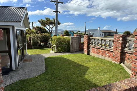 Photo of property in 2 Kamahi Street, Kaka Point, Balclutha, 9271