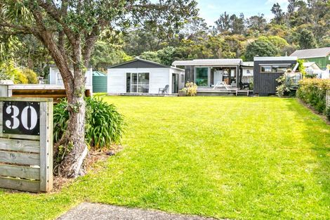 Photo of property in 30 Mako Avenue, Whiritoa, Whangamata, 3691
