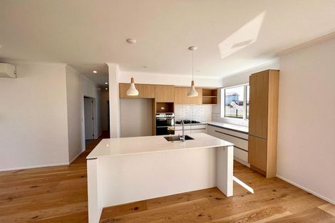 Photo of property in 15 Taikura Avenue, Red Beach, 0932