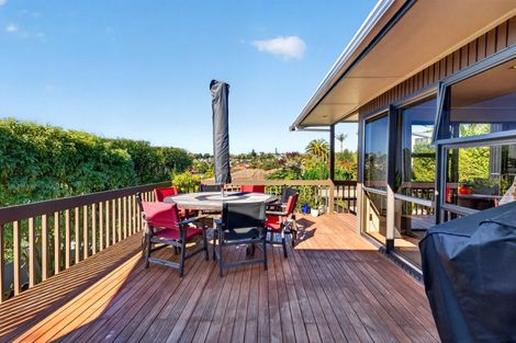 Photo of property in 4 Valdese Rise, Browns Bay, Auckland, 0630