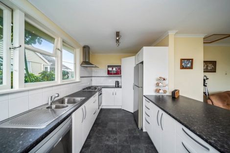 Photo of property in 84 Cook Street, Marfell, New Plymouth, 4310