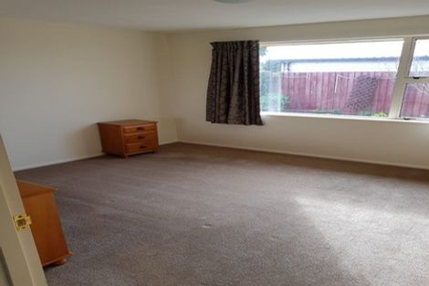 Photo of property in 2/15 Honeysuckle Place, Northcote, Christchurch, 8052