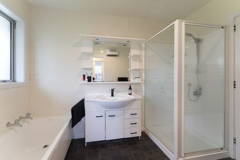 Photo of property in 4 Kirkdale Place, Avonhead, Christchurch, 8042