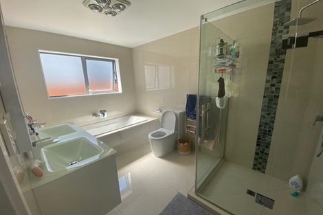 Photo of property in 70 Headland Drive, Long Bay, Auckland, 0630