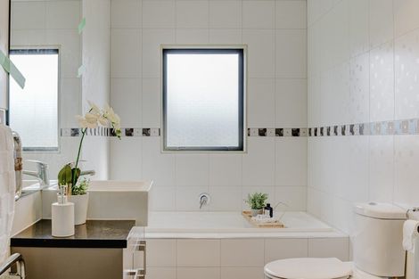 Photo of property in 15 Chadwick Place, Rototuna North, Hamilton, 3210