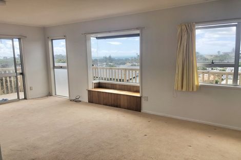 Photo of property in 18 Halldene Terrace, Red Beach, 0932