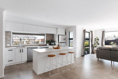 Photo of property in 51 Manawa Road, Papamoa Beach, Papamoa, 3118