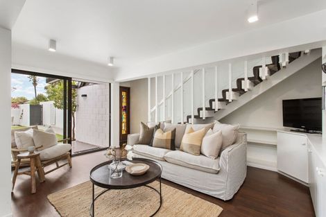 Photo of property in 94b Aikmans Road, Merivale, Christchurch, 8014