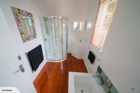 Photo of property in 32 Karekare Road, Karekare, New Lynn, 0772