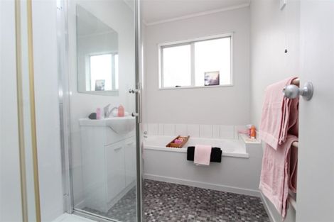 Photo of property in 44 Dominica Crescent, Grenada Village, Wellington, 6037