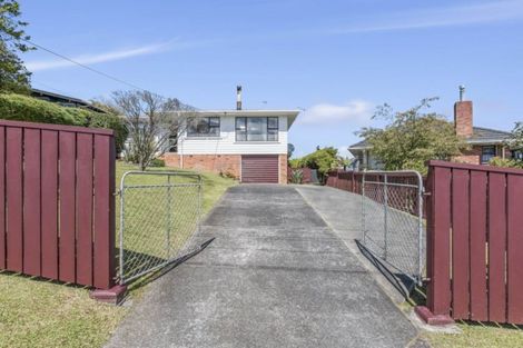 Photo of property in 24 School Road, Te Atatu South, Auckland, 0610