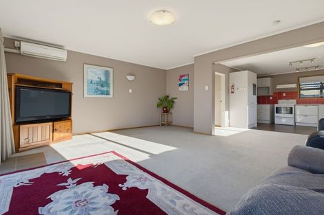 Photo of property in 10b Taurus Place, Kawaha Point, Rotorua, 3010