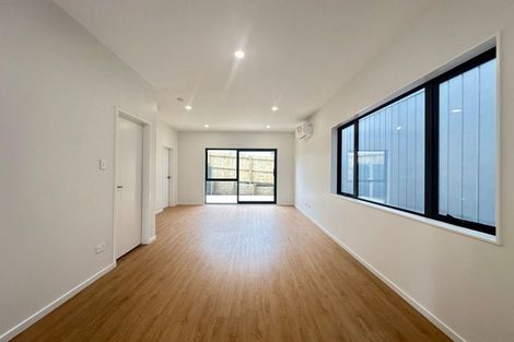 Photo of property in 23b West Harbour Drive, West Harbour, Auckland, 0618