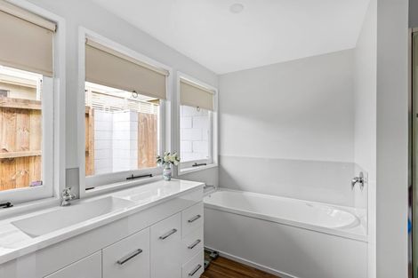 Photo of property in 18 Miraka Place, Birkenhead, Auckland, 0626