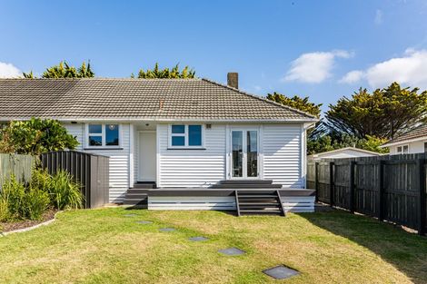 Photo of property in 90 Main Road, Titahi Bay, Porirua, 5022