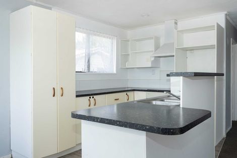 Photo of property in 28 Beauchamp Drive, Massey, Auckland, 0614