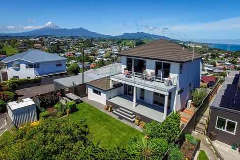Photo of property in 10 Scott Street, Moturoa, New Plymouth, 4310