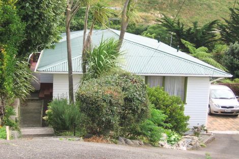 Photo of property in 28 Doris Gordon Crescent, Crofton Downs, Wellington, 6035