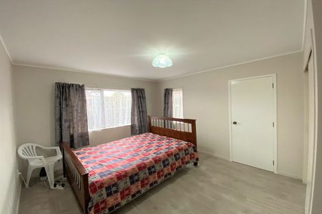 Photo of property in 18 Bosnyak Drive, Te Atatu South, Auckland, 0610