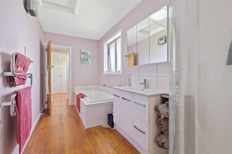 Photo of property in 6 Ilfracombe Place, Burnside, Christchurch, 8053