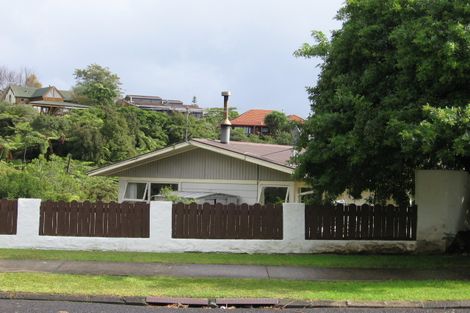 Photo of property in 28 Robbies Road, Shelly Park, Auckland, 2014