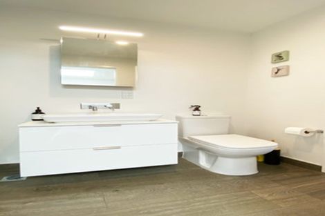 Photo of property in 9/83 Hinemoa Street, Birkenhead, Auckland, 0626