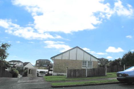 Photo of property in 11 Gwenand Place, Botany Downs, Auckland, 2010