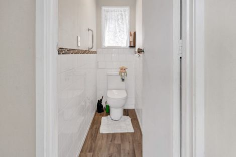 Photo of property in 5 Iredale Road, Hawera, 4610