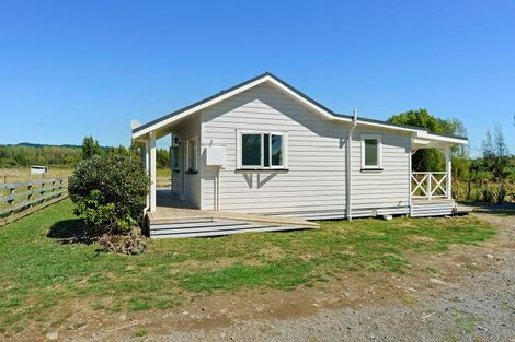 Photo of property in 103a Waikawa Beach Road, Manakau, Levin, 5573