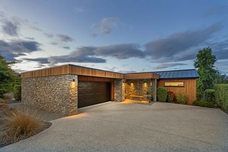 Photo of property in 10 Caithness Court, Jacks Point, Queenstown, 9371