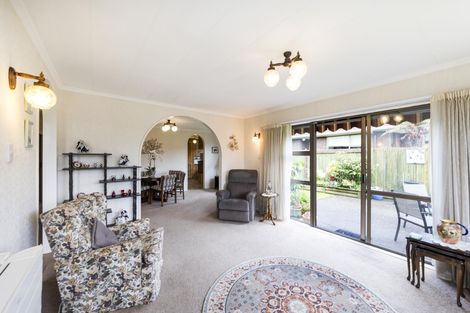 Photo of property in 2 Huhana Court, Hokowhitu, Palmerston North, 4410