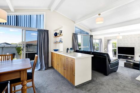 Photo of property in 15 Leon Place, Waitara, 4320