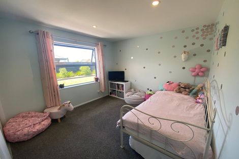 Photo of property in 22 Huntingdon Drive, Rangiora, 7400