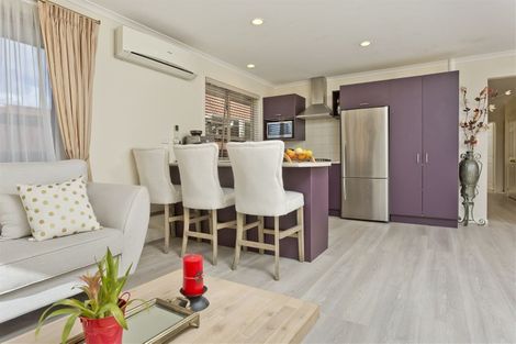 Photo of property in 5 Apsley Rise, Henderson, Auckland, 0612