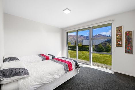 Photo of property in 5 Bovett Place, Wanaka, 9305