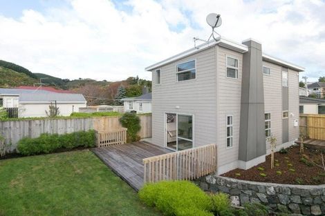 Photo of property in 2b Coates Street, Tawa, Wellington, 5028