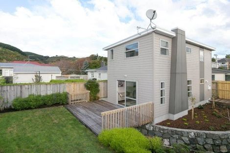 Photo of property in 2b Coates Street, Tawa, Wellington, 5028